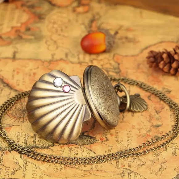 🎁 🧜🏽‍♀️ Antique style Mermaid Shell Pocket Watch w/ Chain (New) - Picture 2 of 5